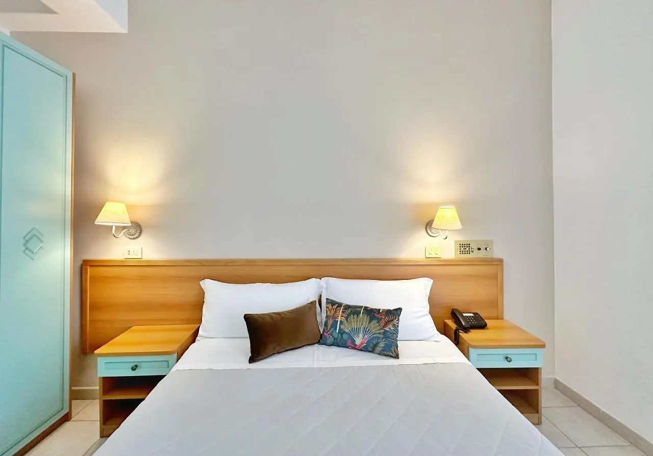Aura Living Hotel Rimini 3*,