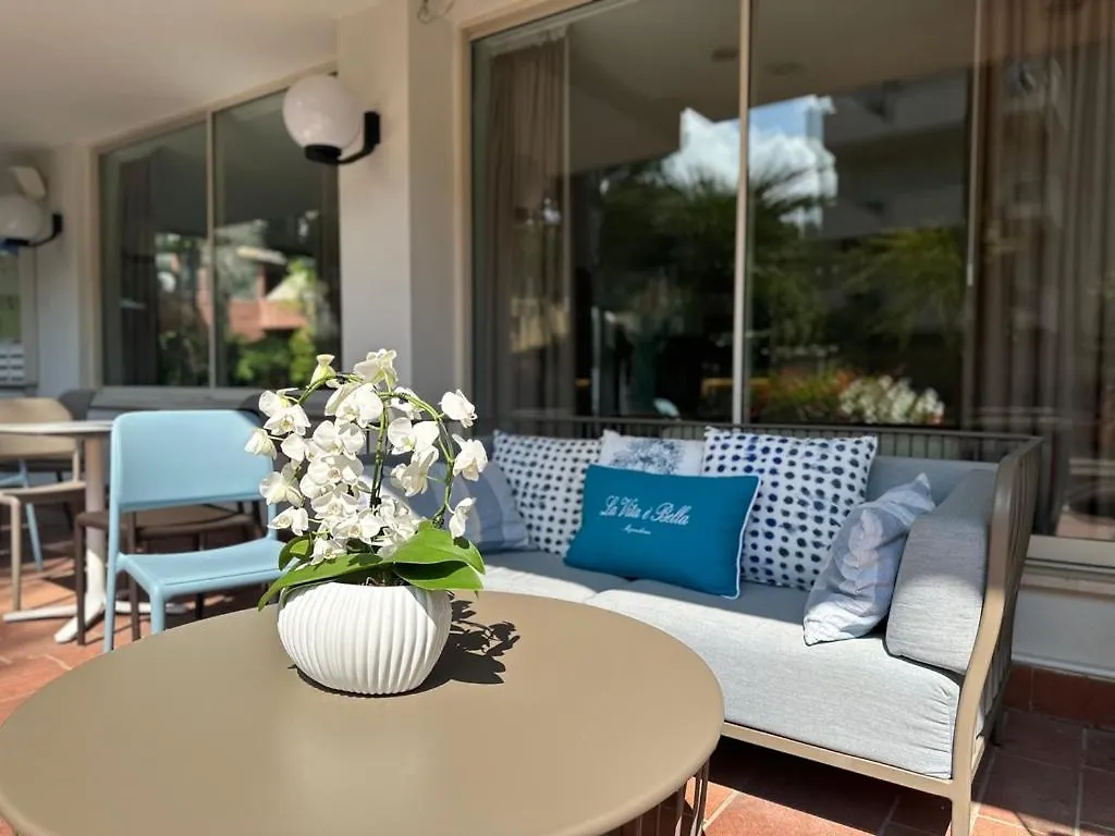 Aura Living Hotel Rimini 3*,
