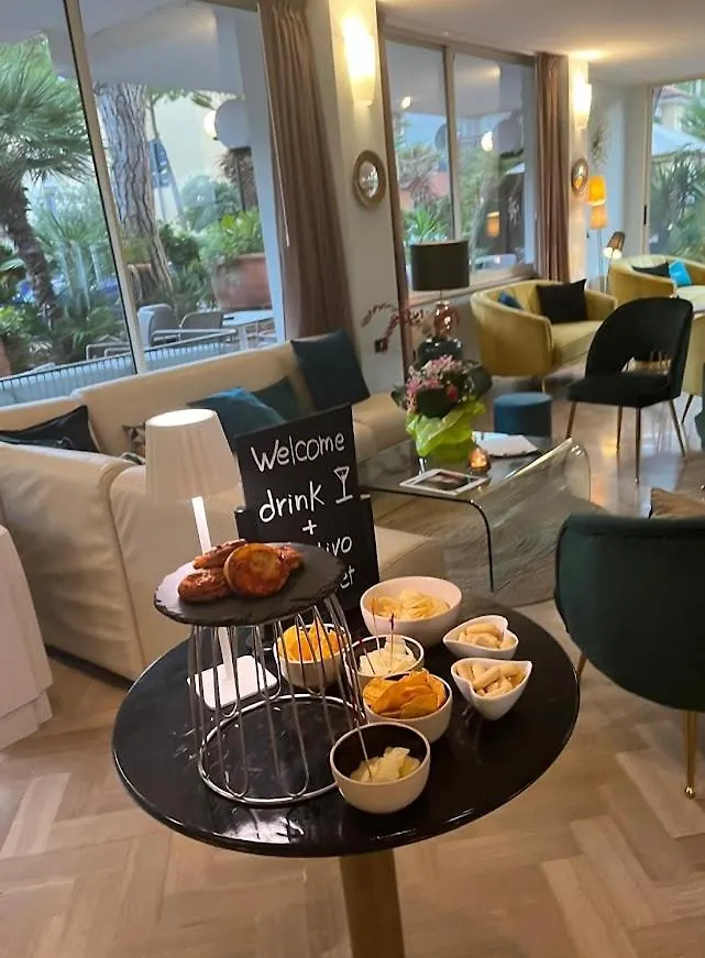 Aura Living Hotel Rimini 3*,